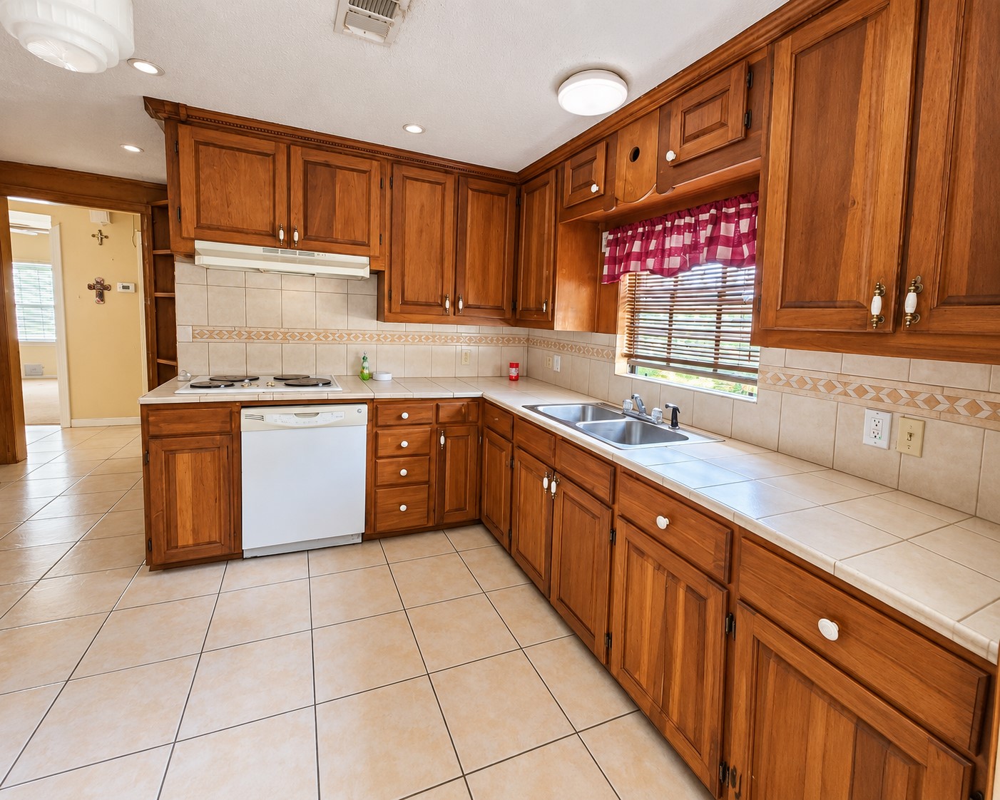 805 Alice Street Property Photo 4