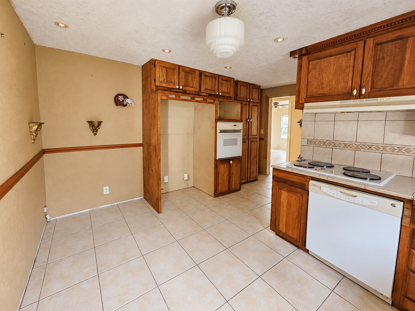 805 Alice Street Property Photo 5