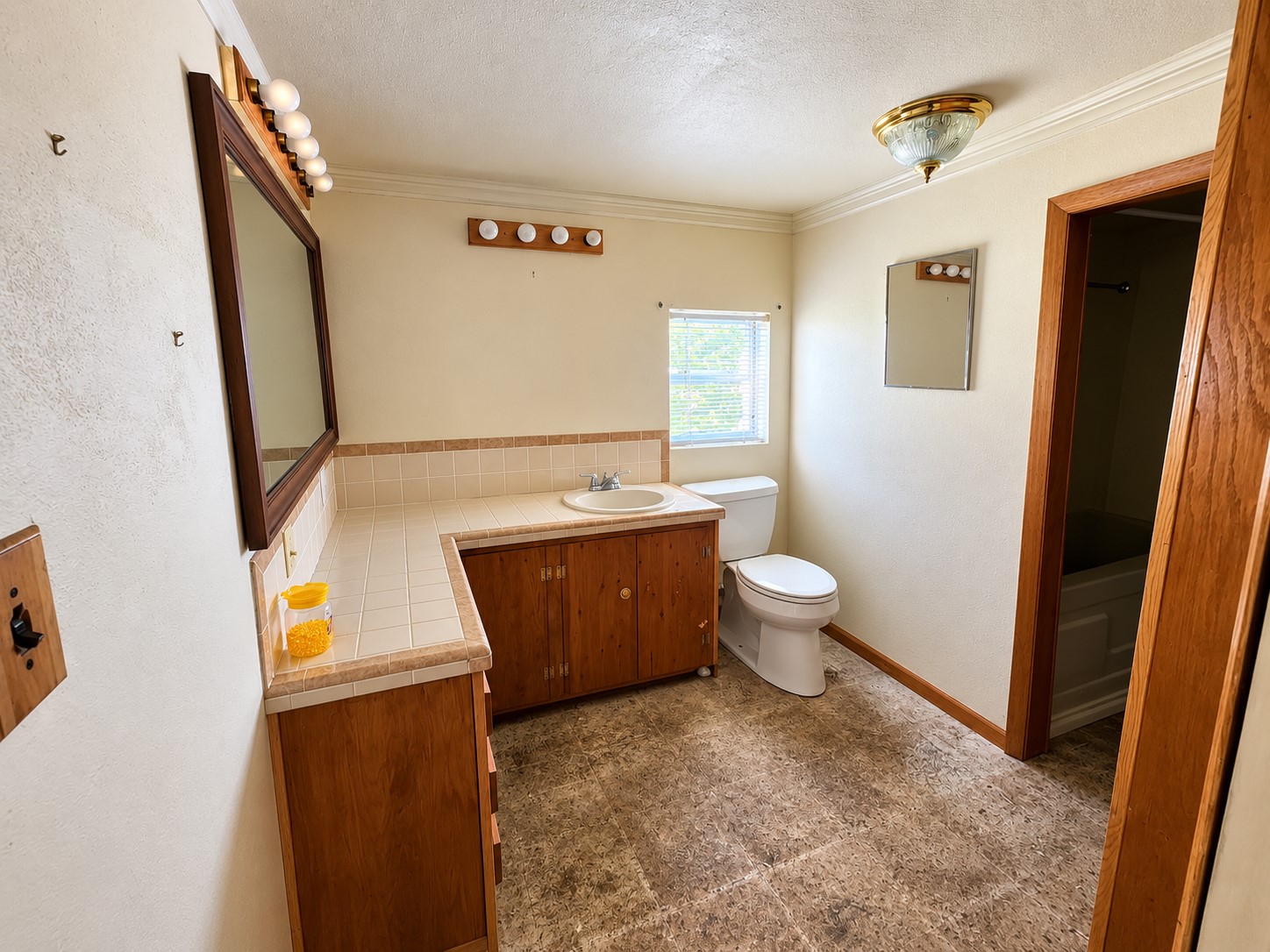 805 Alice Street Property Photo 7