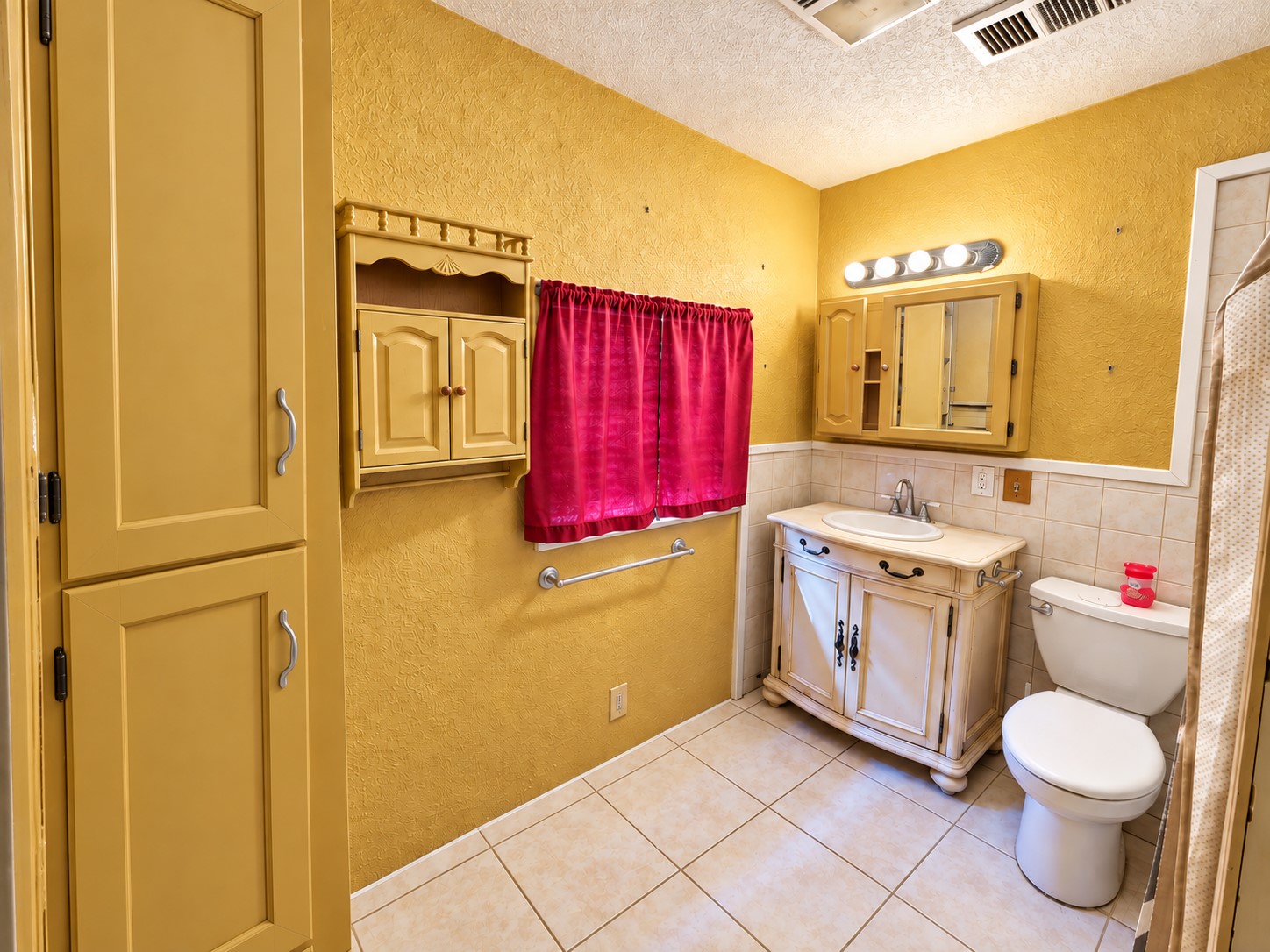 805 Alice Street Property Photo 8