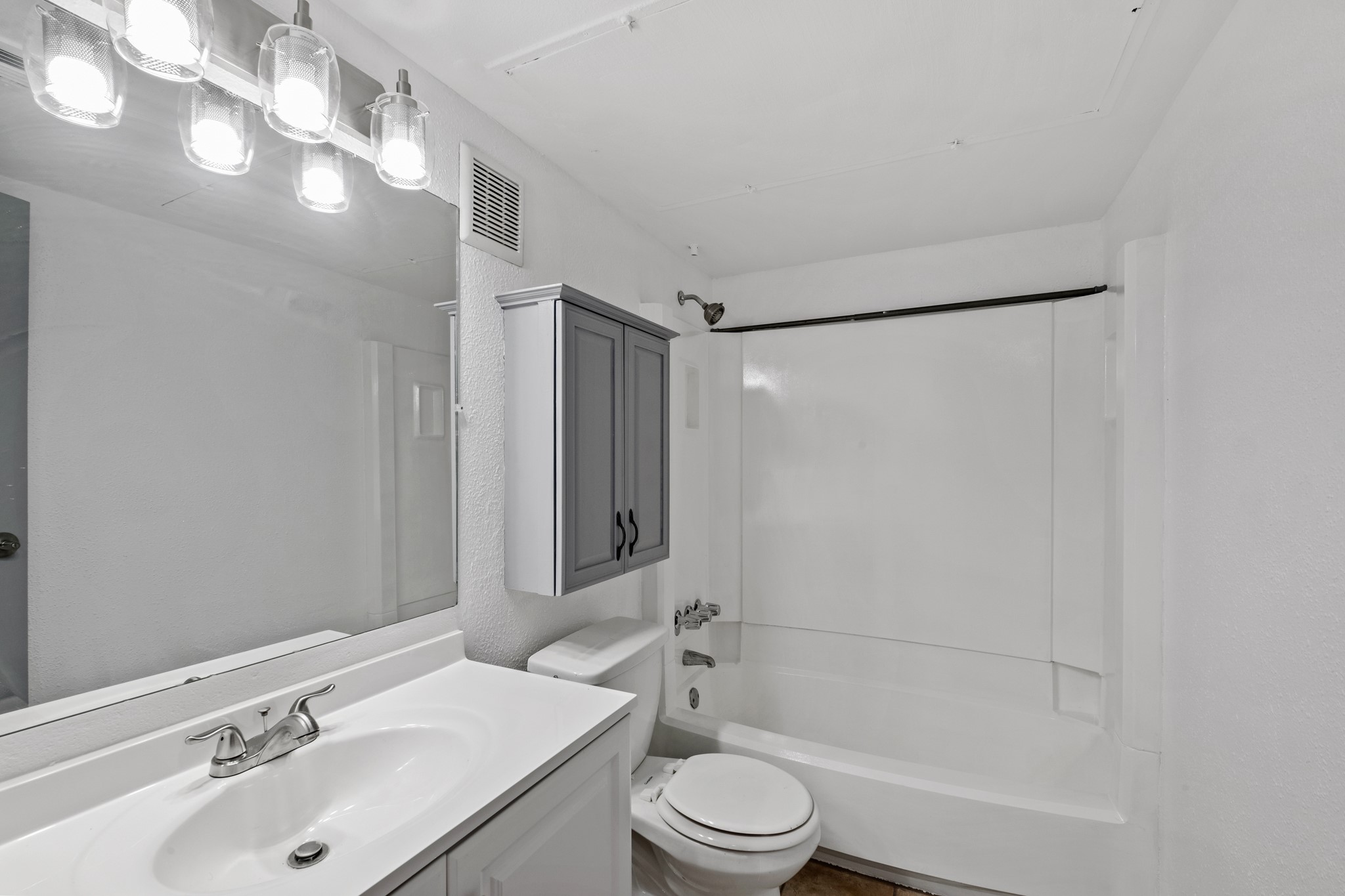 12955 Woodforest Boulevard 26 Property Photo 8