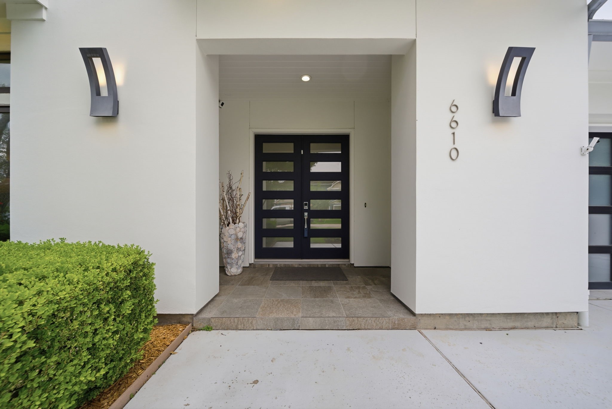 6610 Sivley Street Property Photo 4