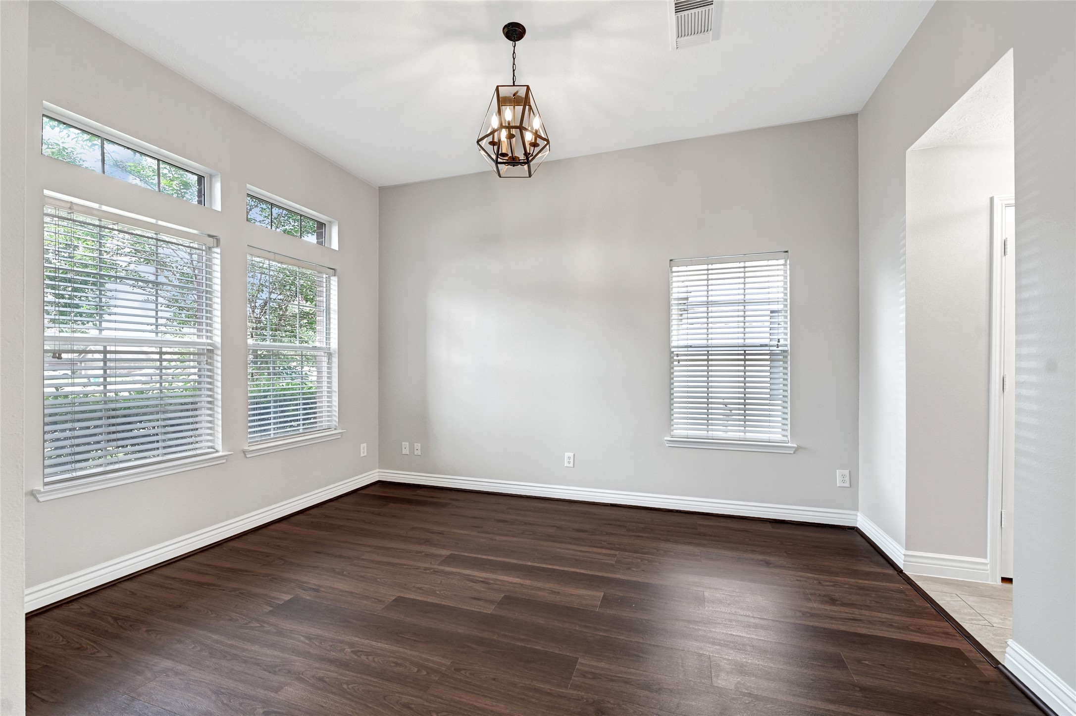 5914 Shadow Creek Court Property Photo 2