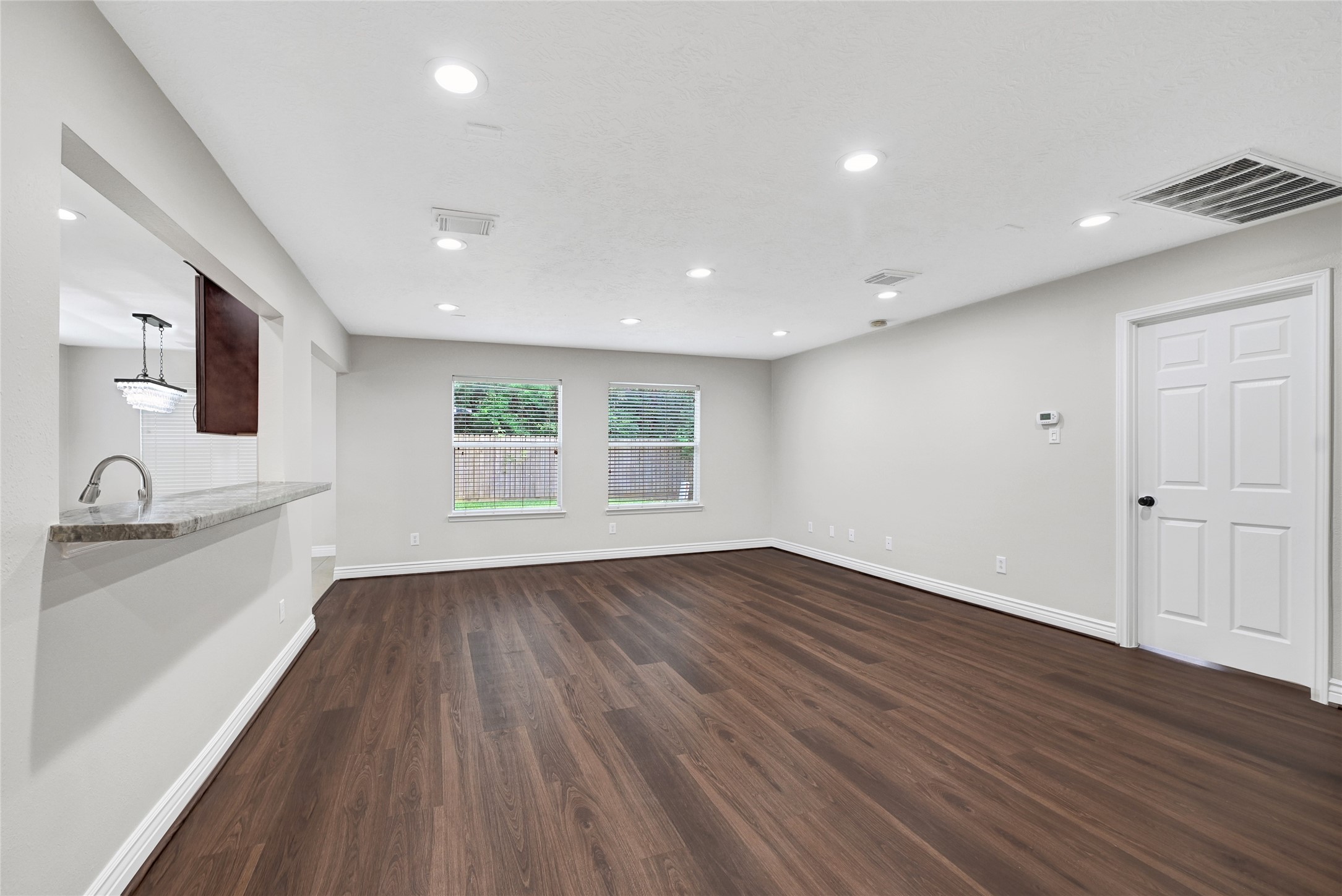 5914 Shadow Creek Court Property Photo 3