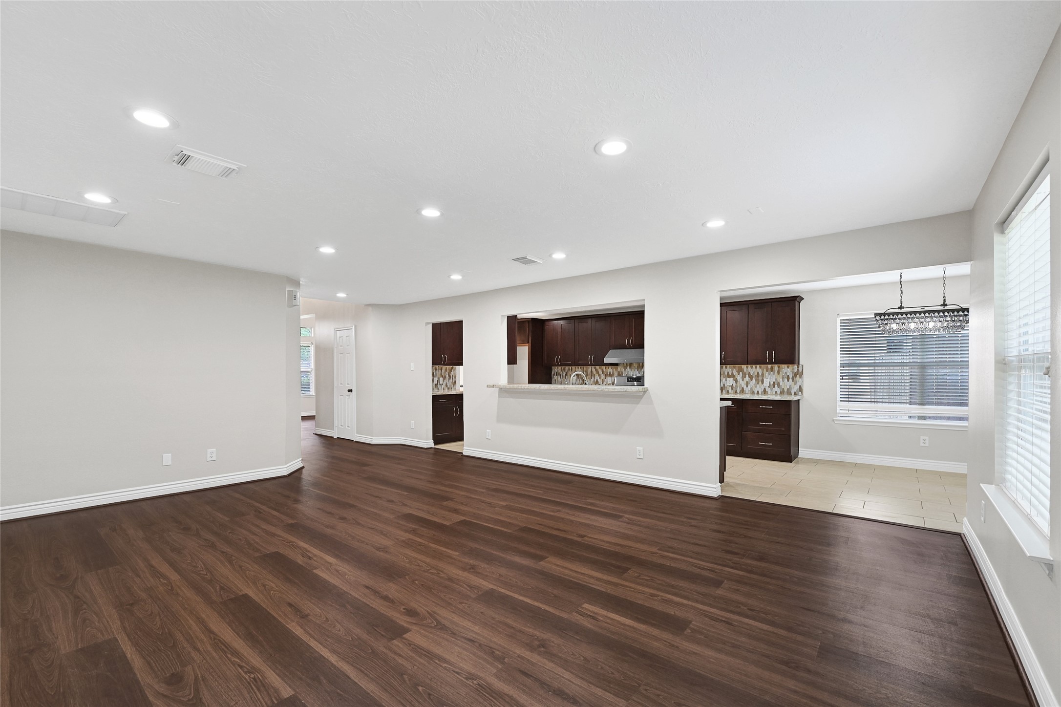 5914 Shadow Creek Court Property Photo 4