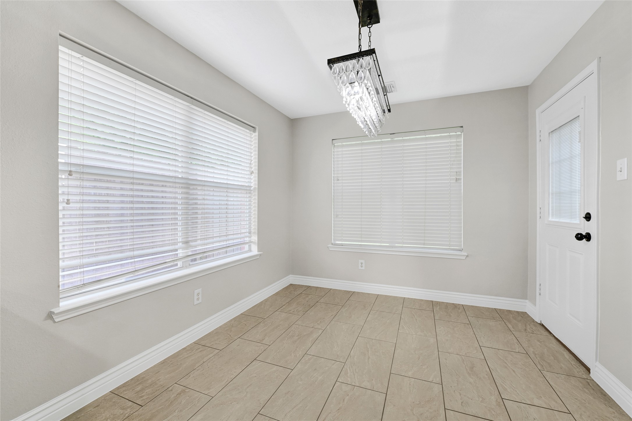 5914 Shadow Creek Court Property Photo 7