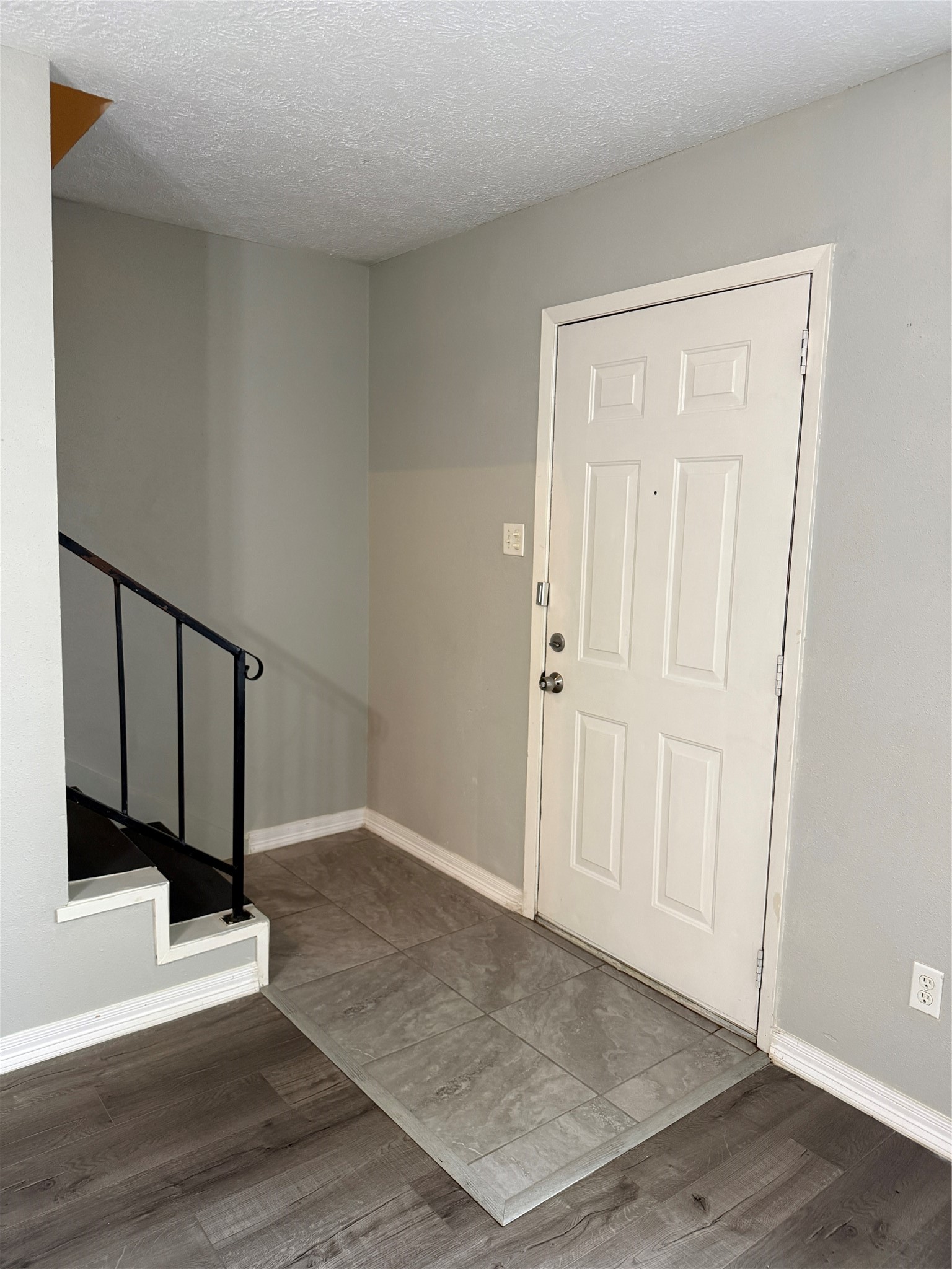 8730 Glen Meadow Lane Property Photo 8