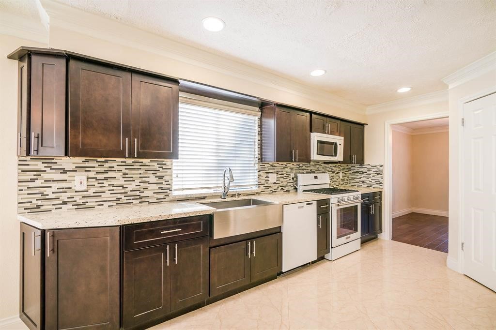 21203 Park Brook Drive Property Photo 5
