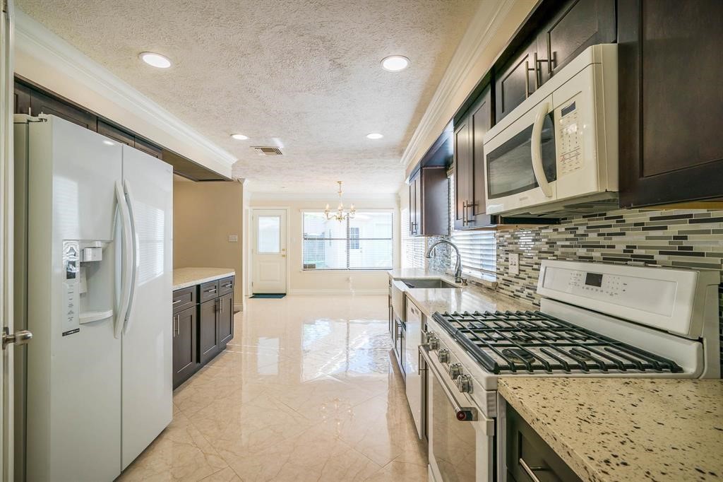 21203 Park Brook Drive Property Photo 6
