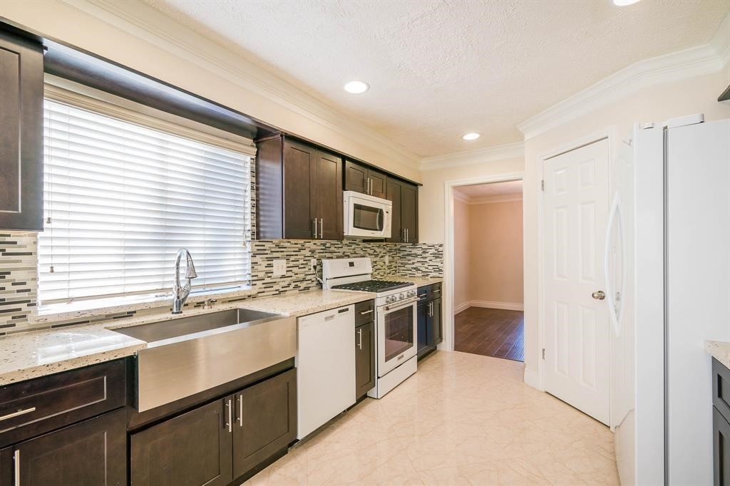 21203 Park Brook Drive Property Photo 7