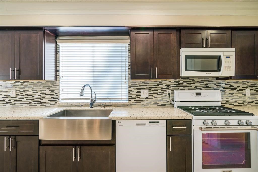 21203 Park Brook Drive Property Photo 8