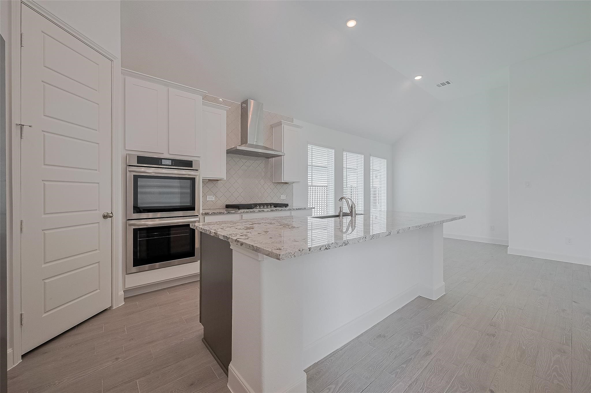 2702 Ballast Green Drive Property Photo 13