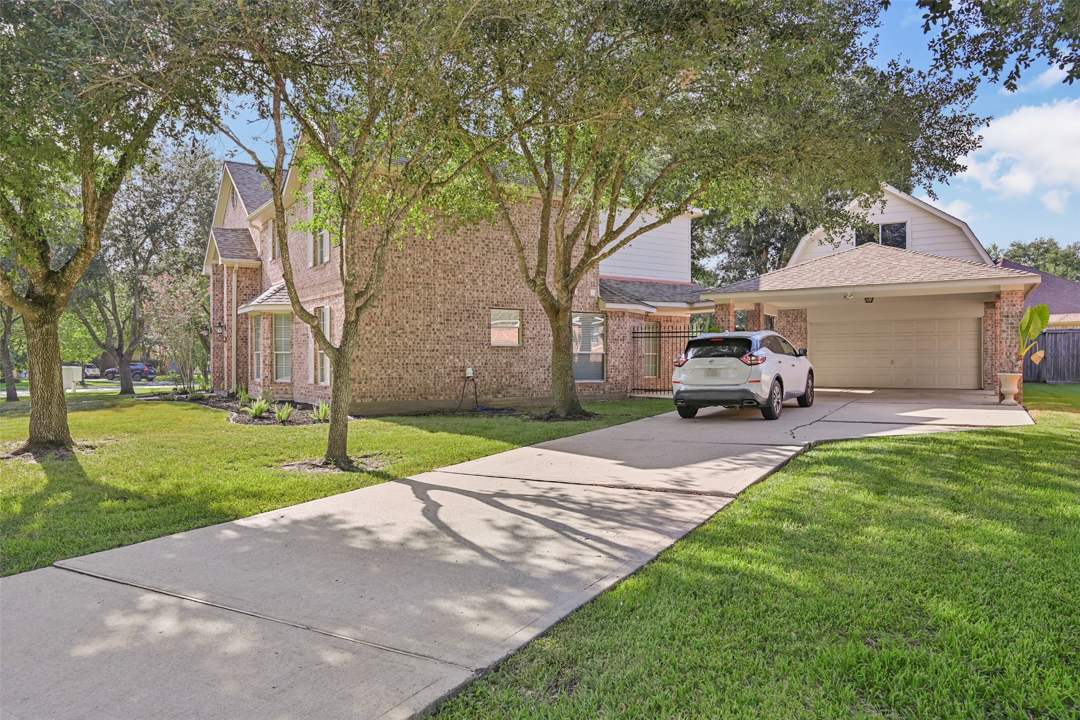 313 Winding Oak Lane S Property Photo 4