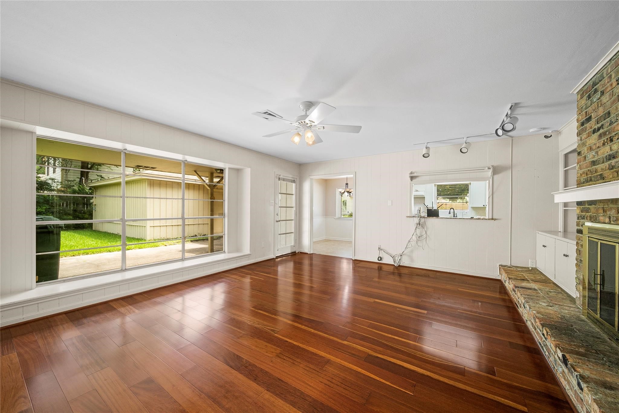12502 Queensbury Lane Property Photo 4