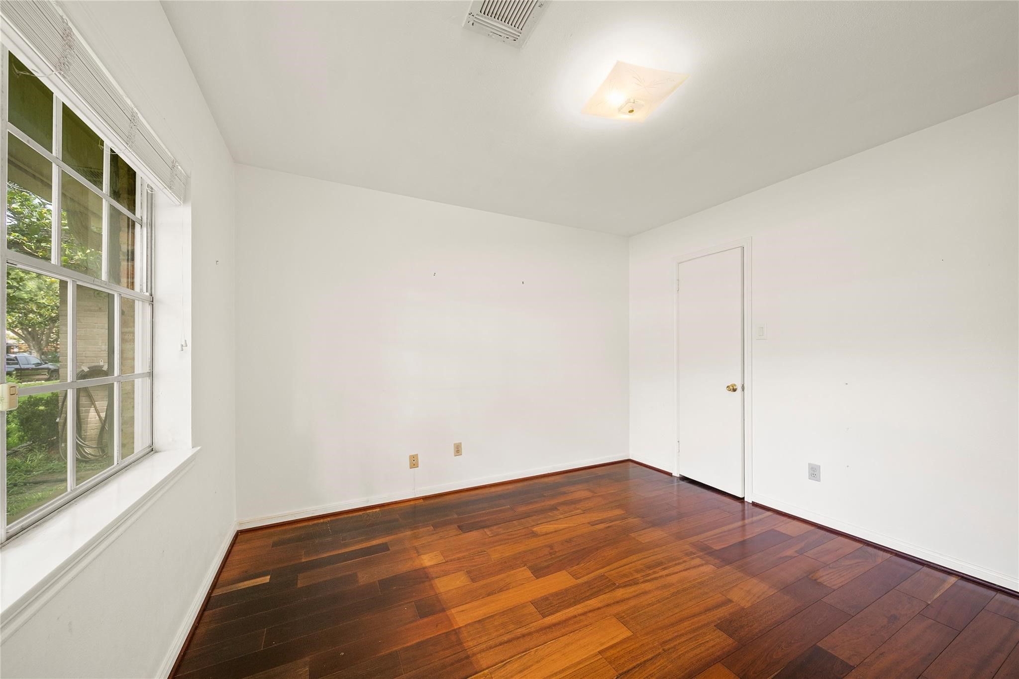 12502 Queensbury Lane Property Photo 19