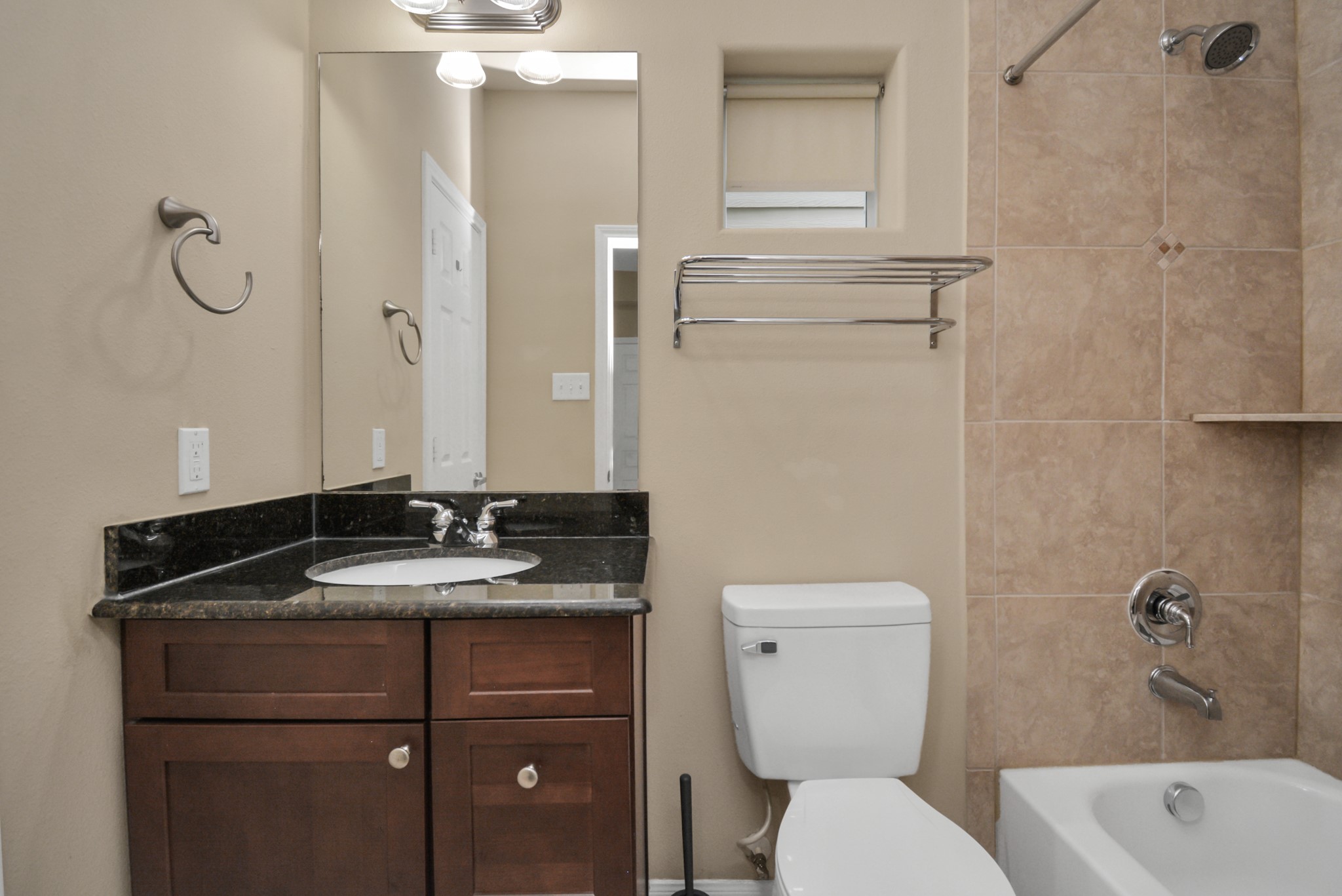 1137 W 24th Street A Property Photo 32