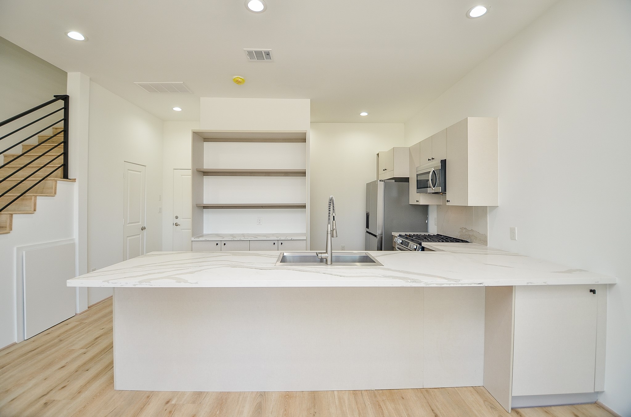 15000 S Richmond Avenue 4 Property Photo 3