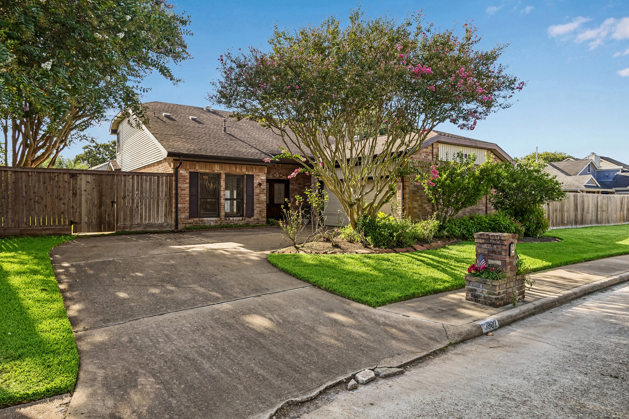3902 Crystal Falls Drive