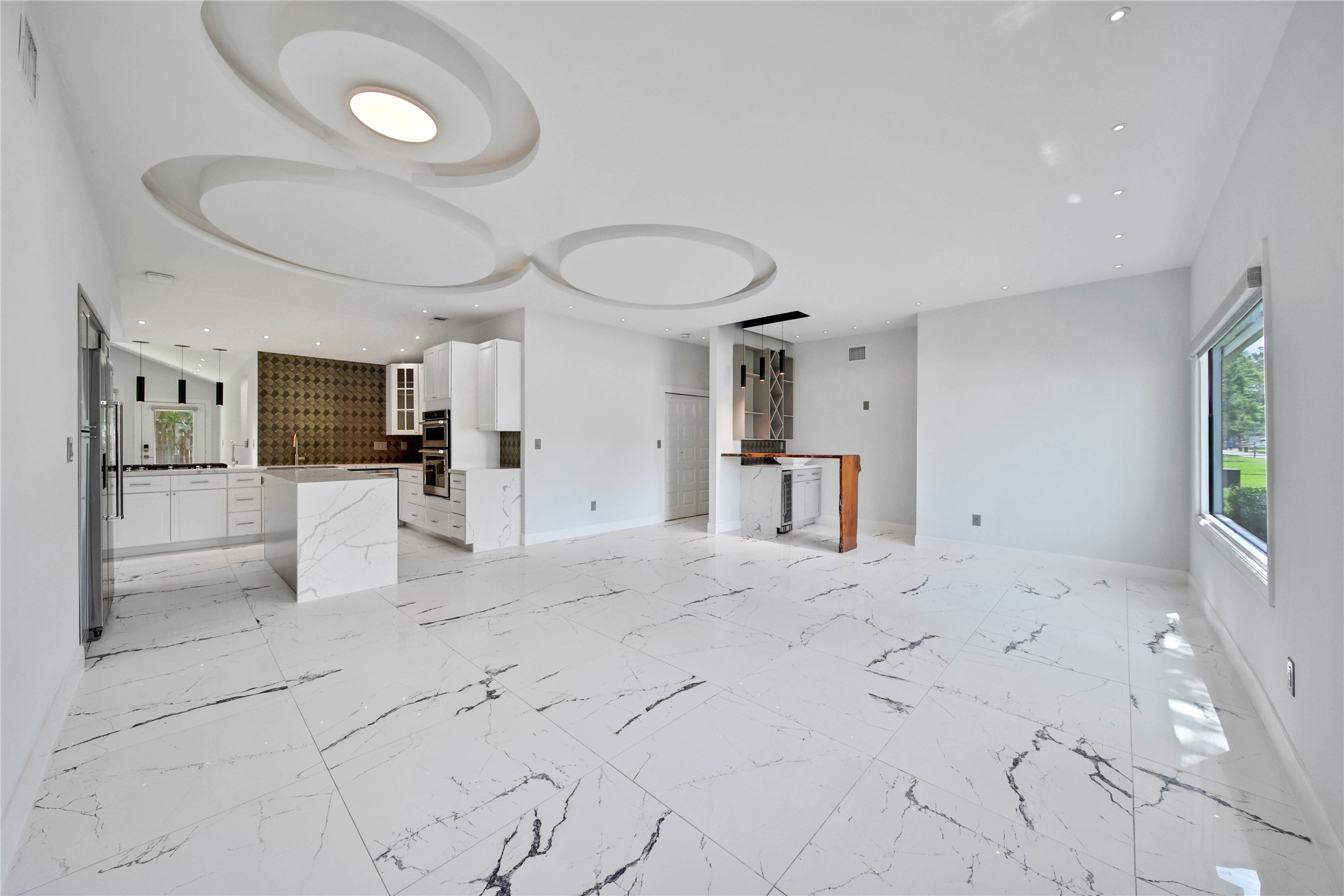 2206 Saxon Drive Property Photo 15