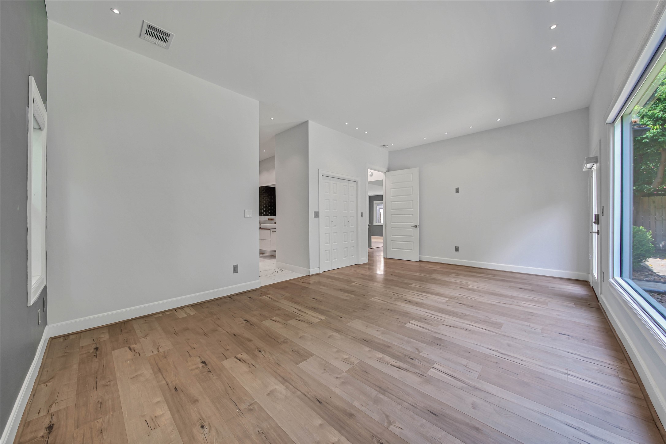 2206 Saxon Drive Property Photo 23