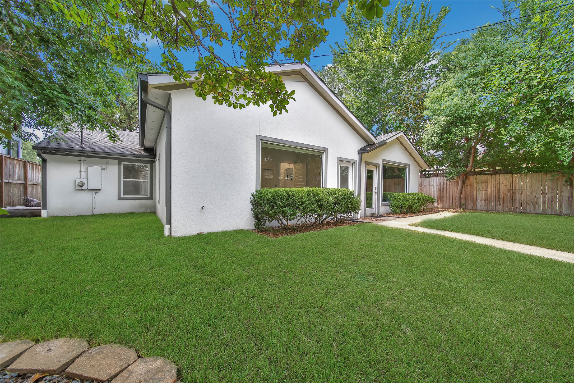 2206 Saxon Drive Property Photo 40