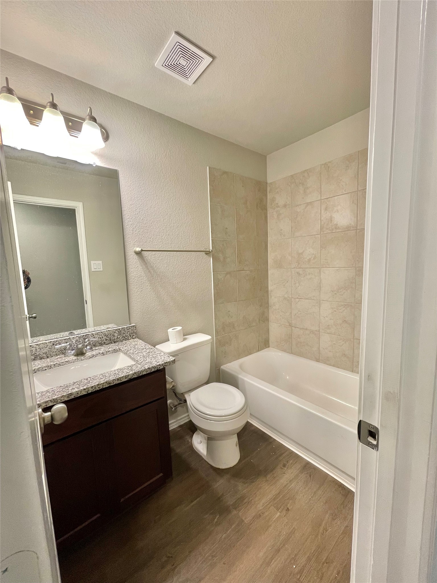 126 E Ash St Property Photo 10