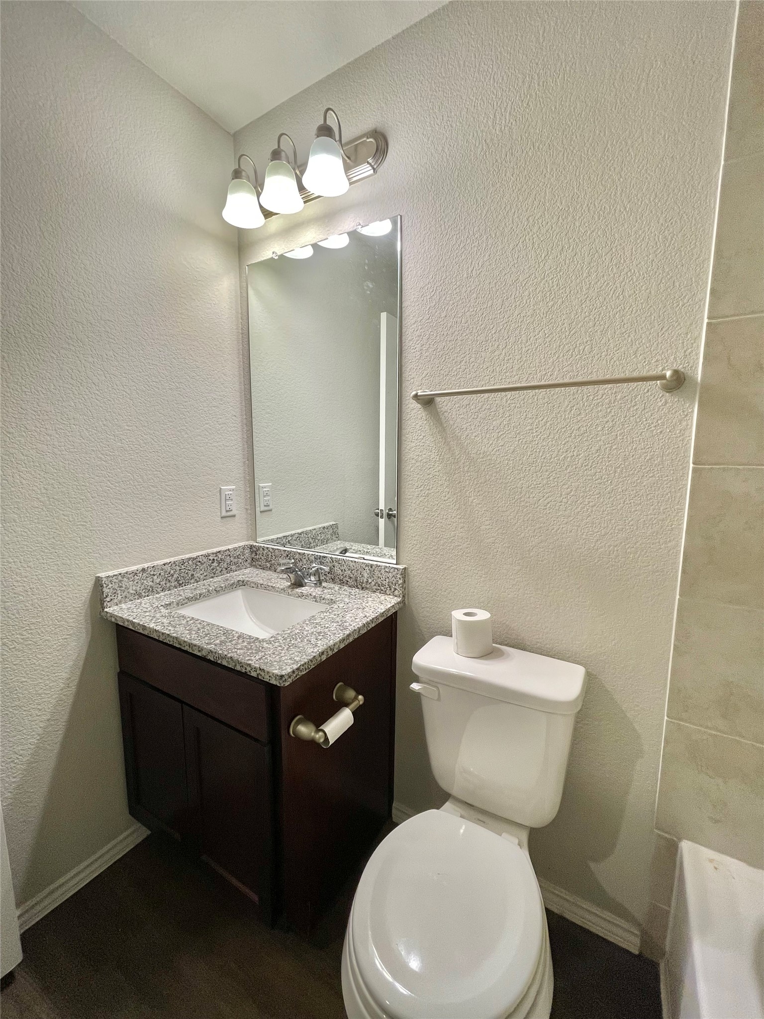 126 E Ash St Property Photo 11