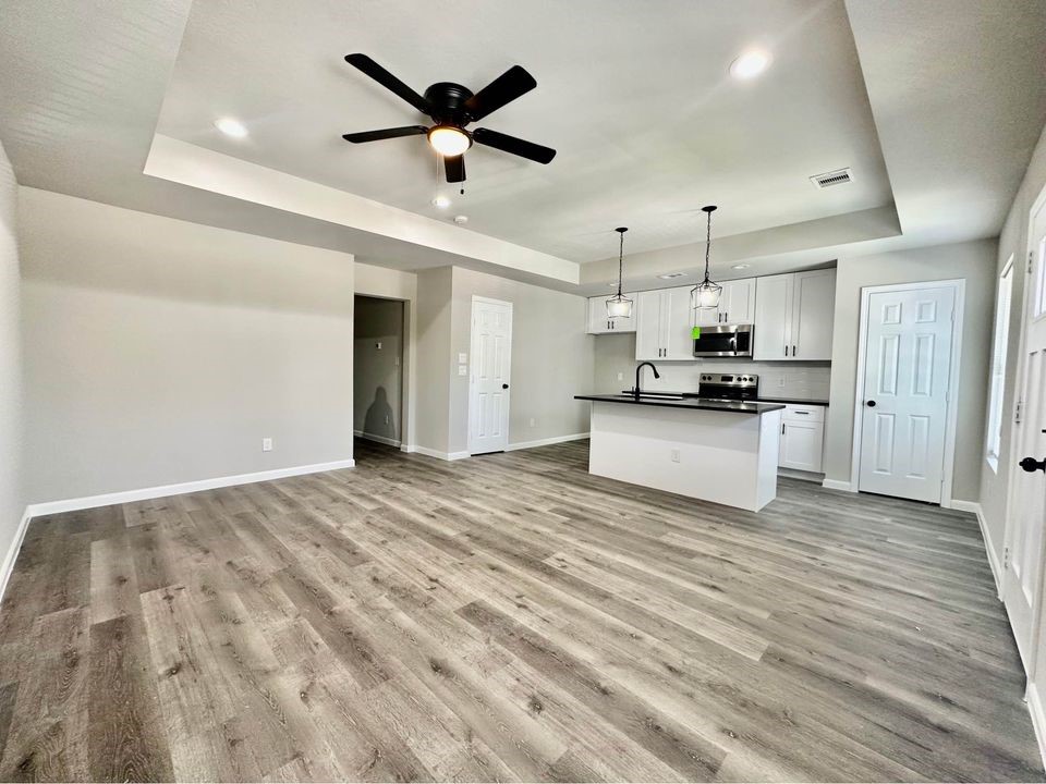 4302 Hirsch Road A Property Photo 4