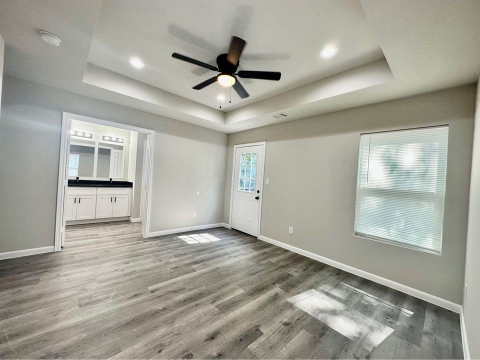 4302 Hirsch Road A Property Photo 5