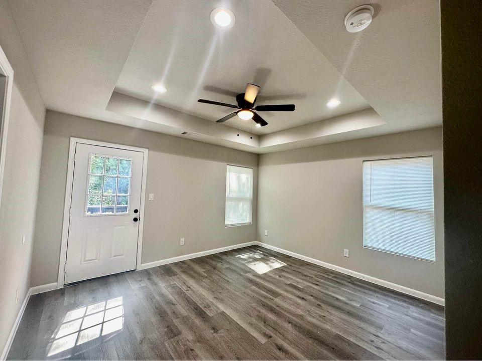 4302 Hirsch Road A Property Photo 7