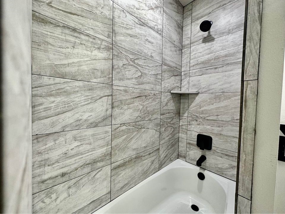 4302 Hirsch Road A Property Photo 10
