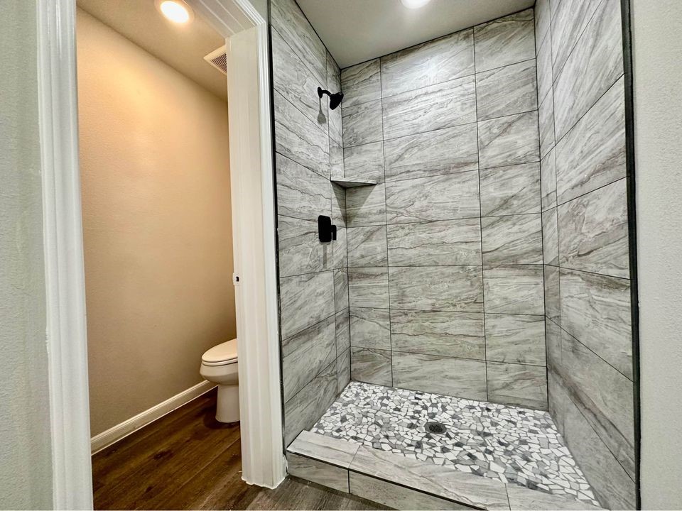 4302 Hirsch Road A Property Photo 14