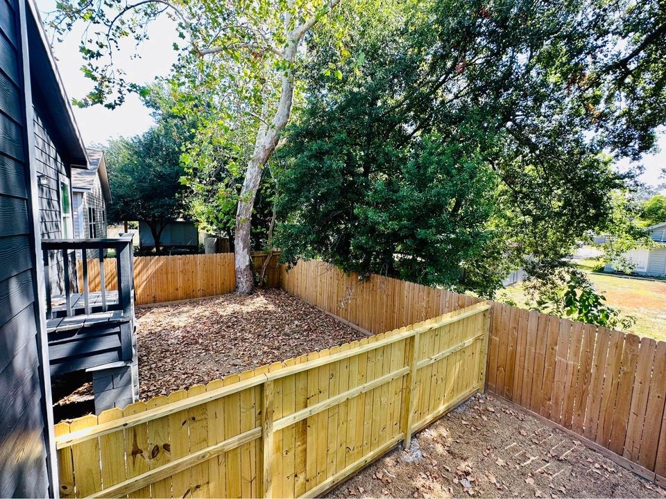 4302 Hirsch Road A Property Photo 18