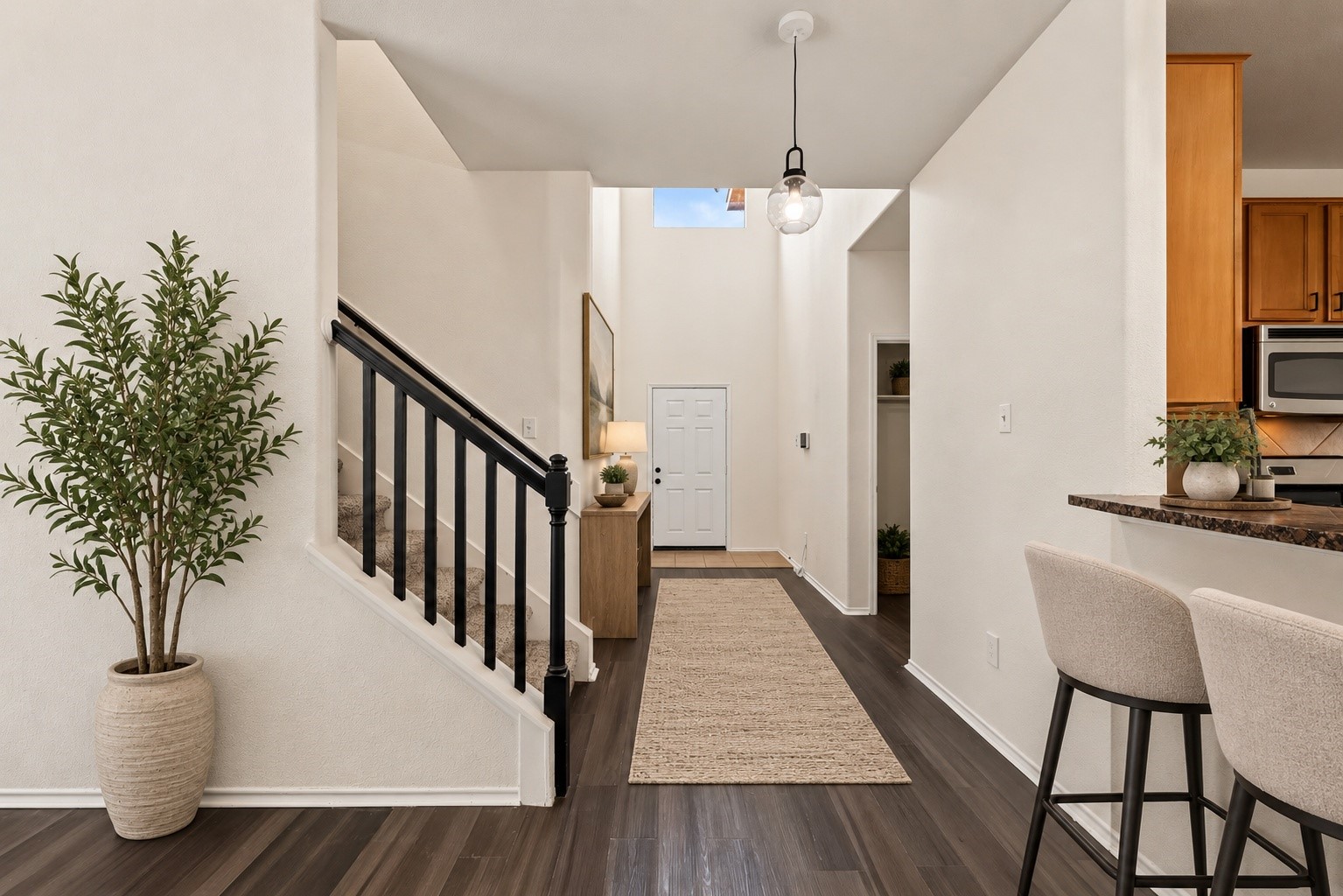 206 Unique Court Property Photo 2