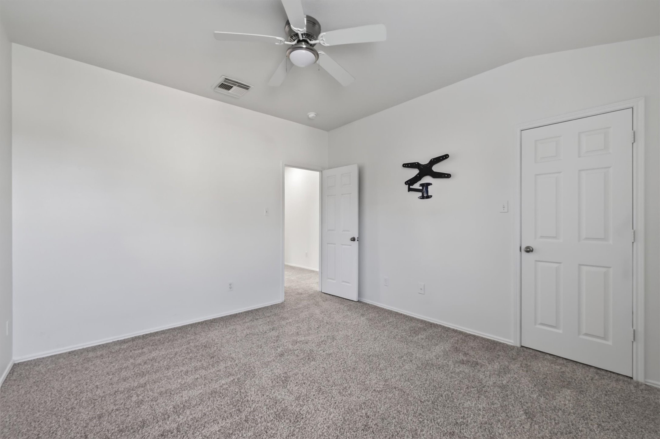 206 Unique Court Property Photo 43