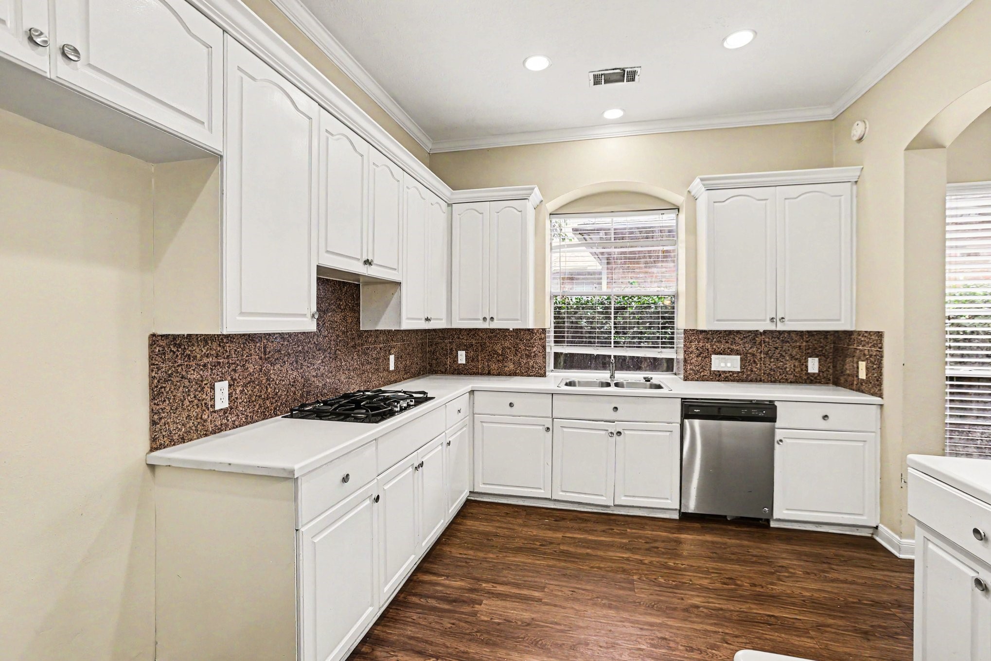 34 Watermill Place Property Photo 8