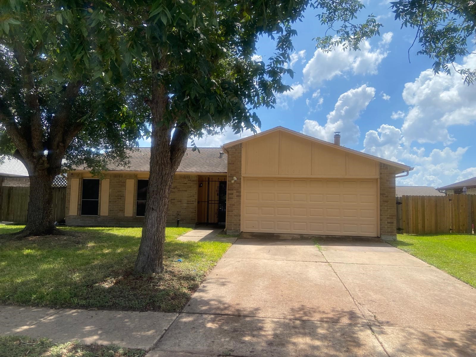15607 Summer Briar Court Property Photo 1