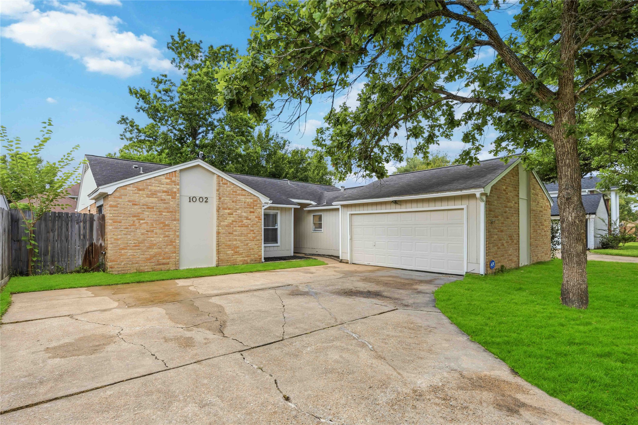 1002 Oxborough Drive Property Photo 3