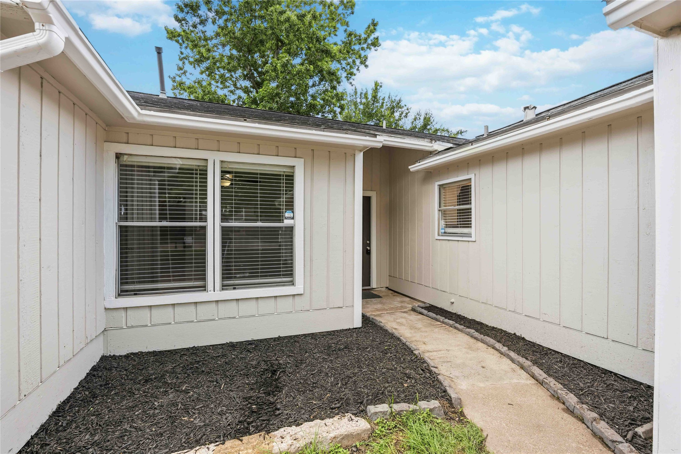 1002 Oxborough Drive Property Photo 4
