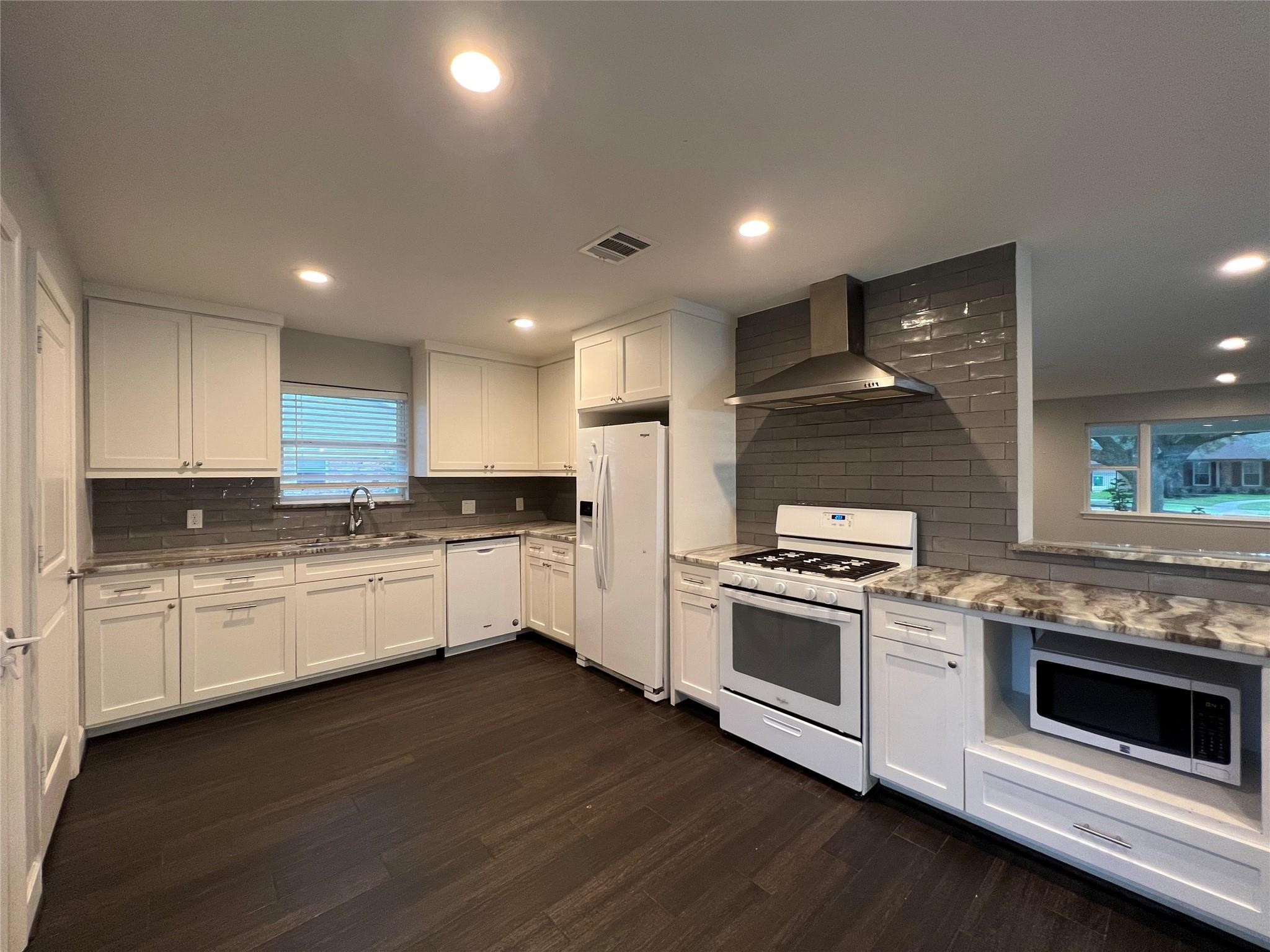5122 Lymbar Drive Property Photo 4