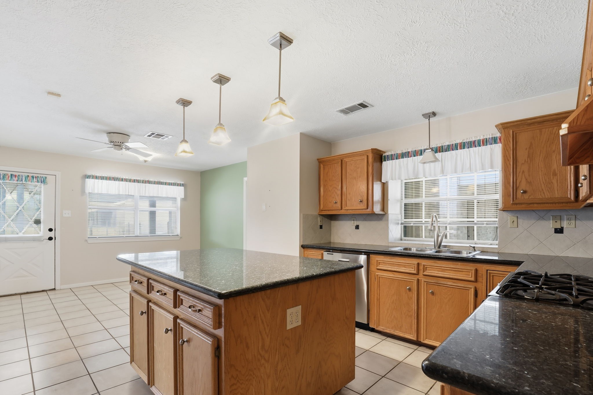 16211 Charolais Drive Property Photo 9