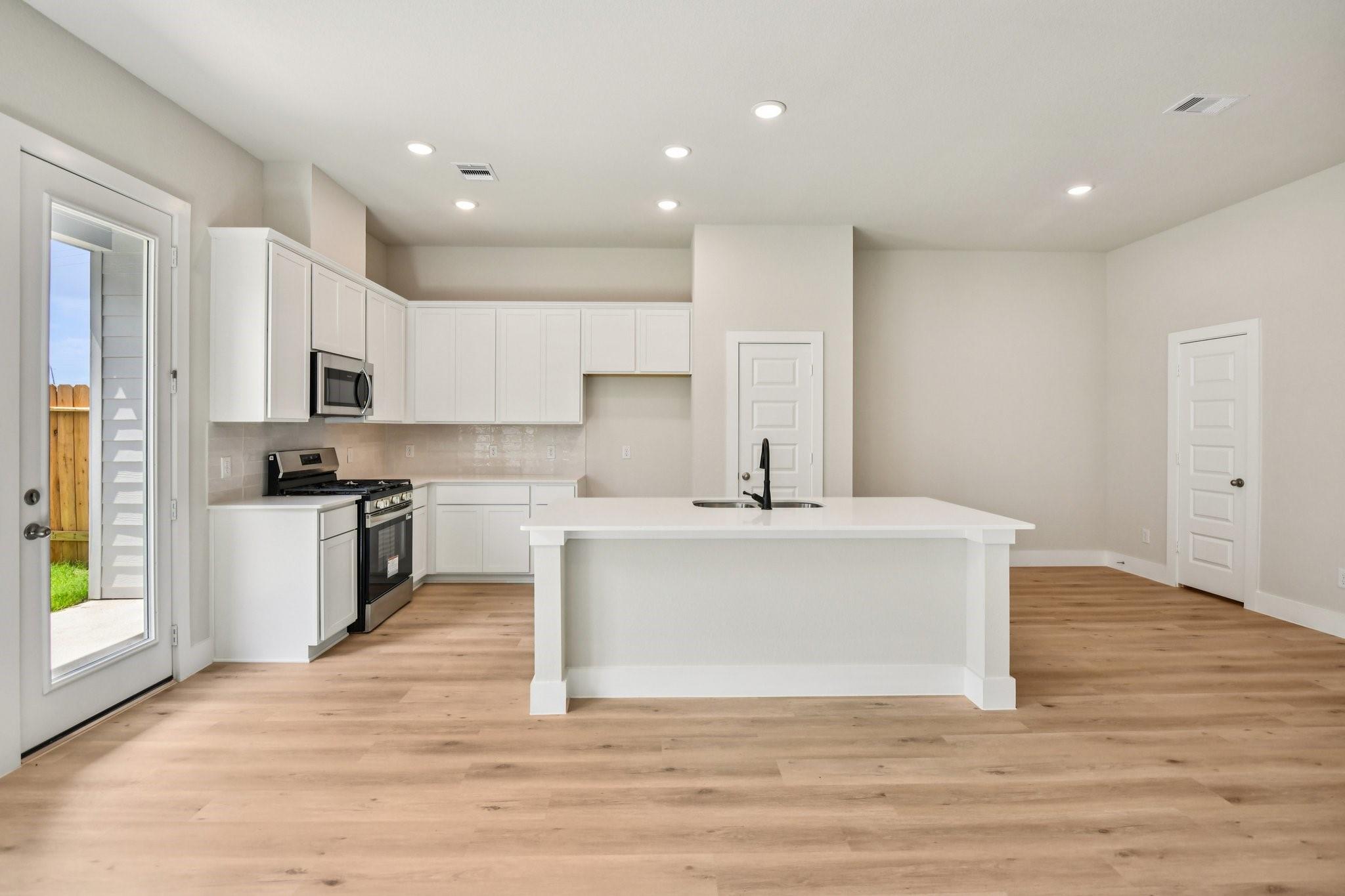 13214 Opera Drive Property Photo 6
