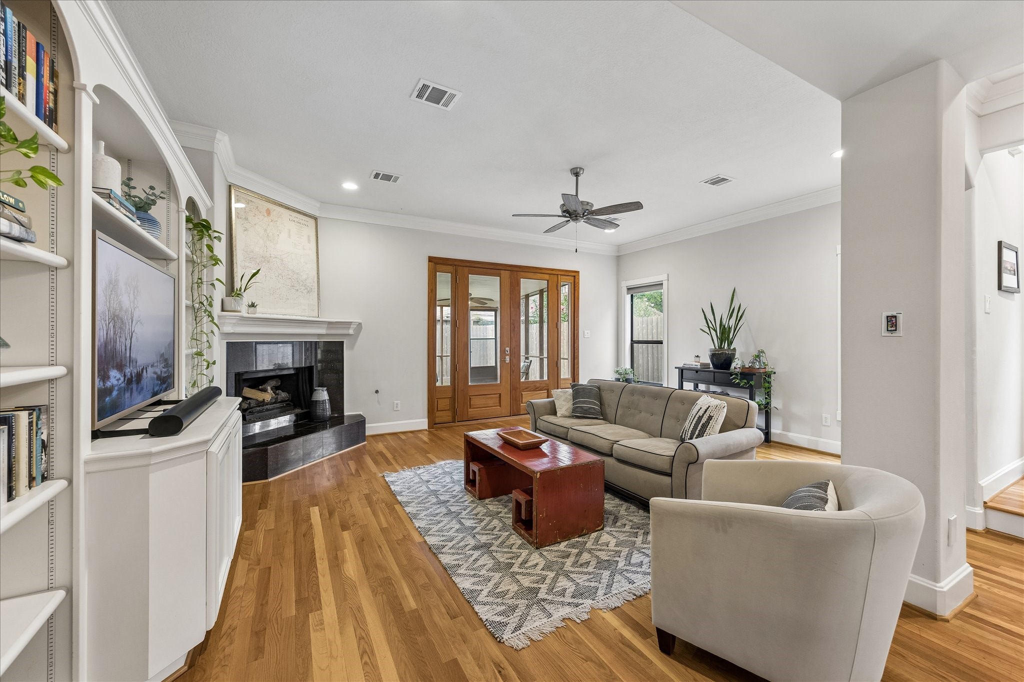 1614 Castle Court Property Photo 3