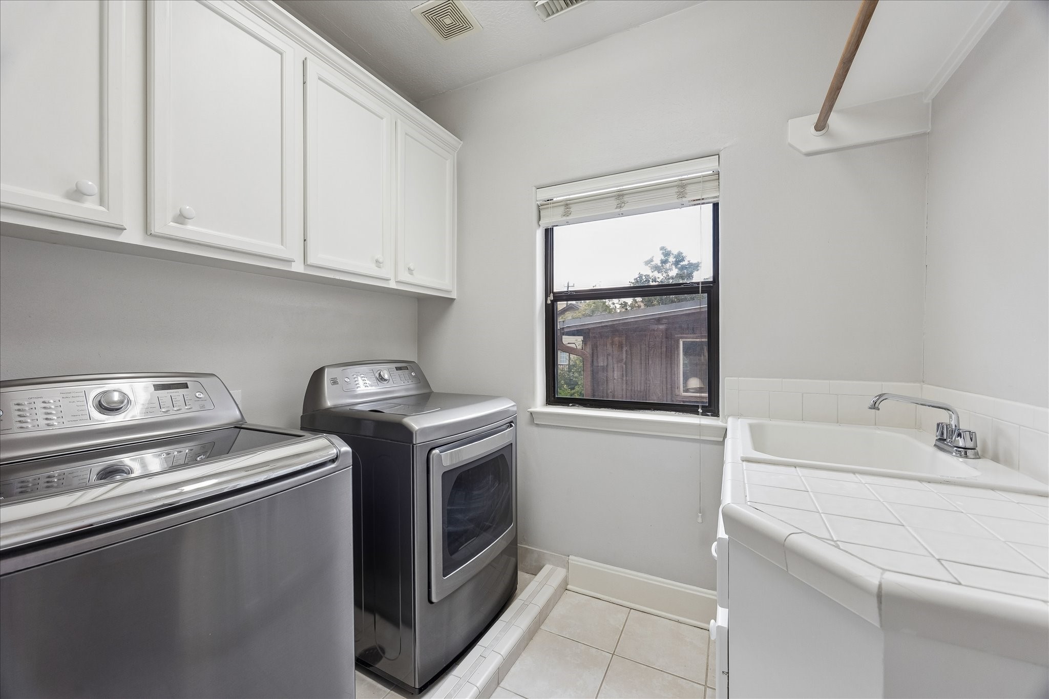 1614 Castle Court Property Photo 33