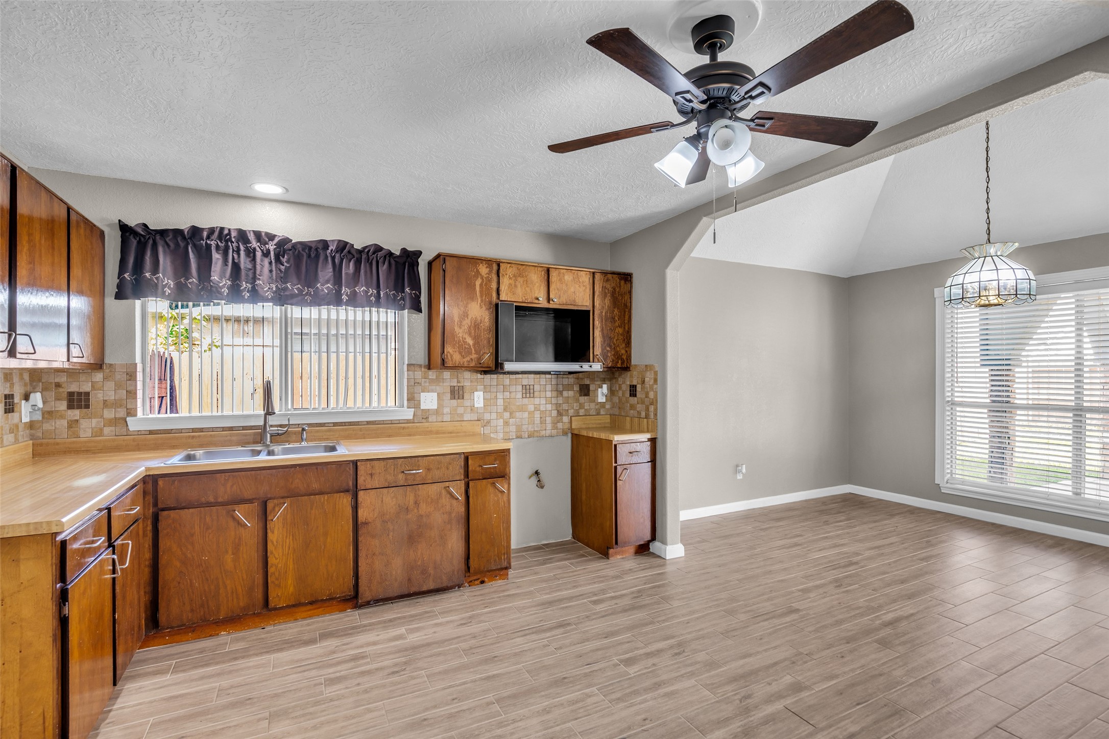 6522 Redding Springs Lane Property Photo 6