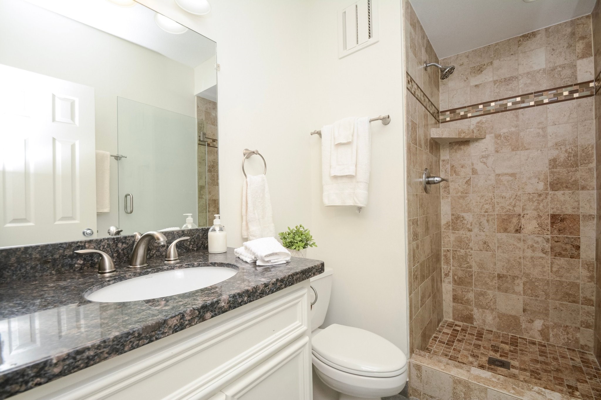 1401 E Beach Dr Drive 112 Property Photo 14
