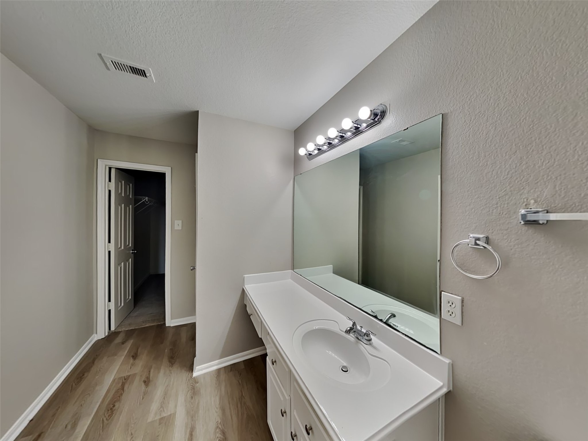 7711 Cypress Edge Drive Property Photo 9