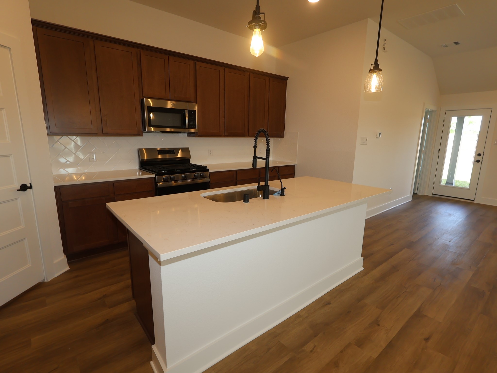 2211 Lone Bronco Boulevard Property Photo 5
