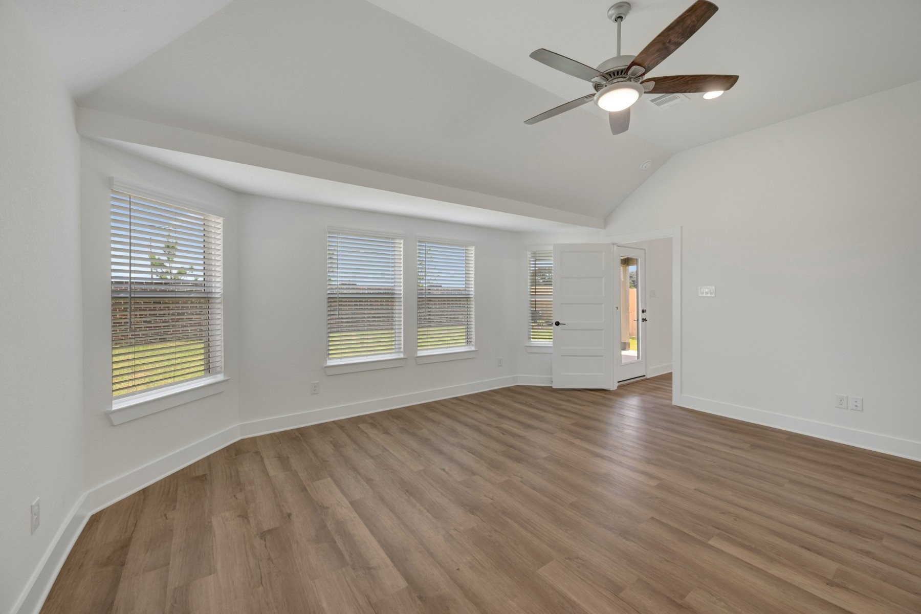 2211 Lone Bronco Boulevard Property Photo 9