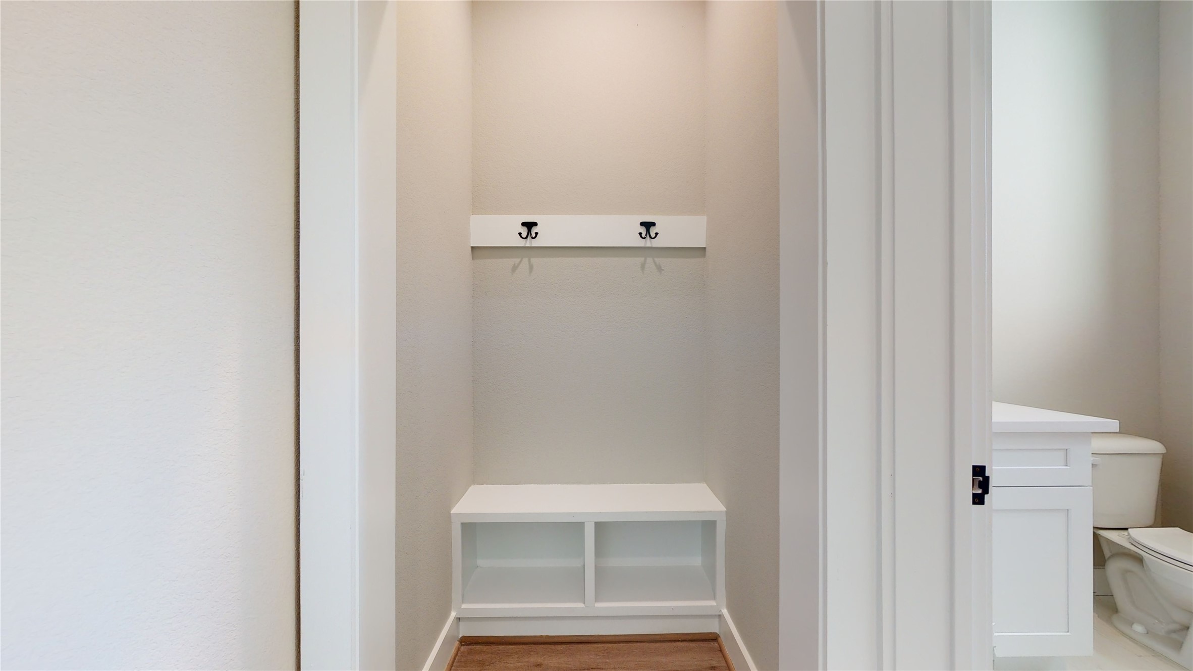 806 E 39th Street A Property Photo 18
